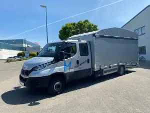 Festplateau mit Planenaufbau