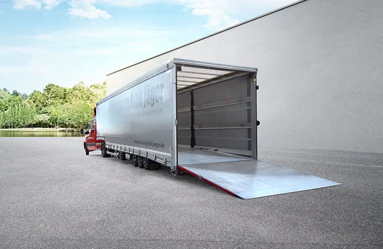 FGS Minisattel mit Planenaufbau Tridem Cube